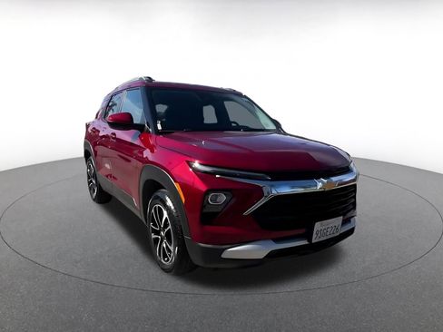 Used 2025 Chevrolet TrailBlazer LT image 3