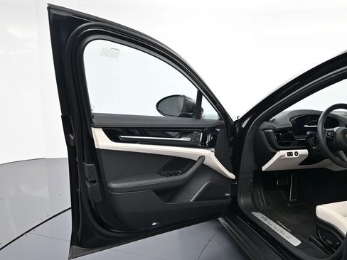 Used 2026 Porsche Panamera 4 image 15