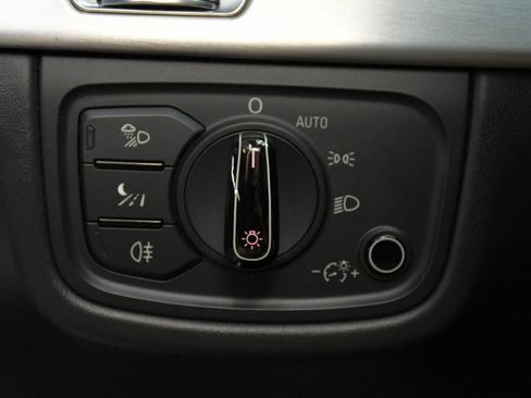 Used 2013 Audi S8 image 25