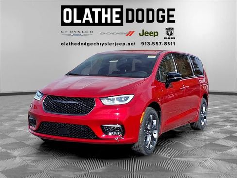 New 2026 Chrysler Pacifica Select image 1