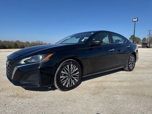 Used 2024 Nissan Altima 2.5 SV image 1