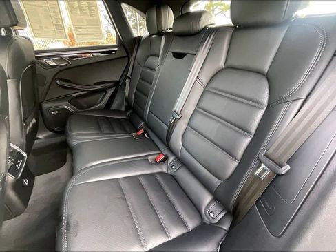 Used 2022 Porsche Macan S image 26
