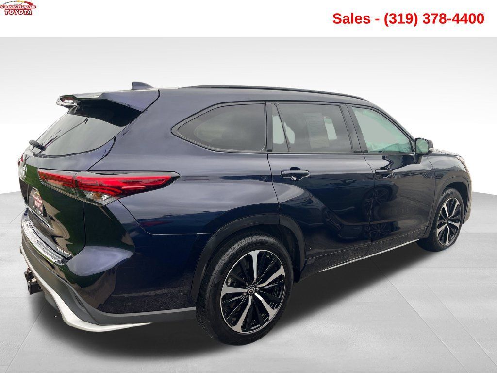 Used 2022 Toyota Highlander XSE AWD/4WD image 9