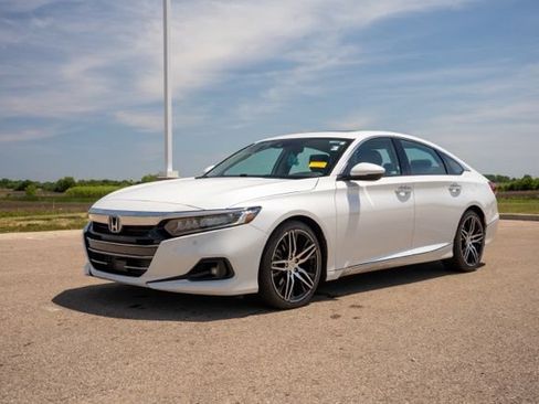 Used 2021 Honda Accord Touring image 2