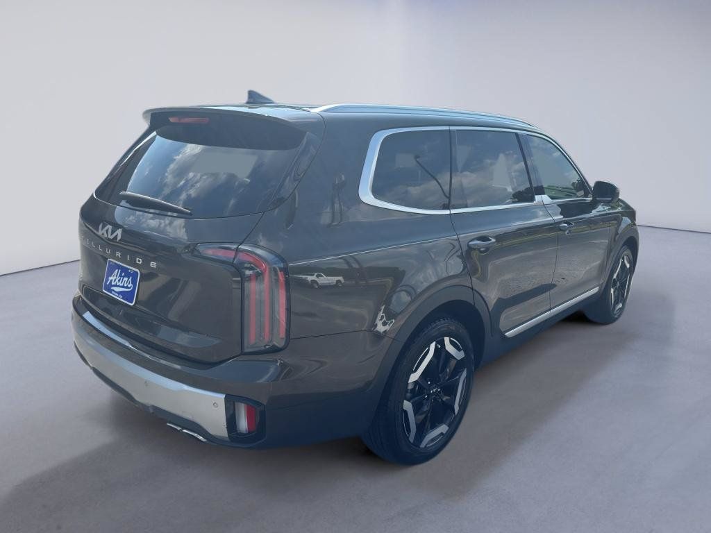 Used 2024 Kia Telluride EX w/ EX Captain's Chair Package FWD image 5