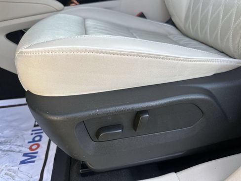 Used 2023 Buick Envision Avenir AWD/4WD image 12