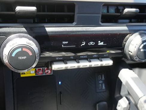 Used 2026 Toyota Tacoma SR5 RWD image 33