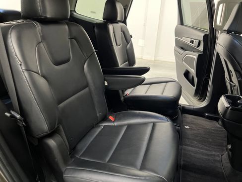 Used 2025 Kia Telluride S FWD image 23