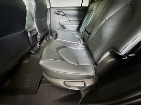Certified 2022 Toyota Highlander XLE image 23