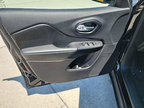 Used 2023 Jeep Cherokee Altitude Lux AWD/4WD image 10