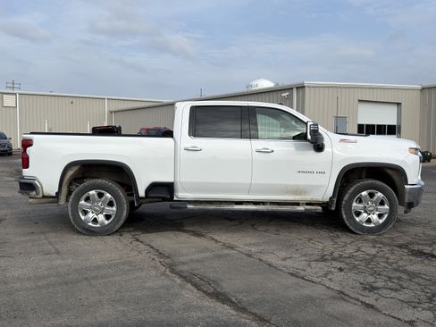 Used 2023 Chevrolet Silverado 3500 LTZ image 2