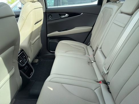 Used 2023 Lincoln Nautilus Reserve w/ Equipment Group 201A image 3