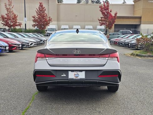 New 2025 Hyundai Elantra SE image 6