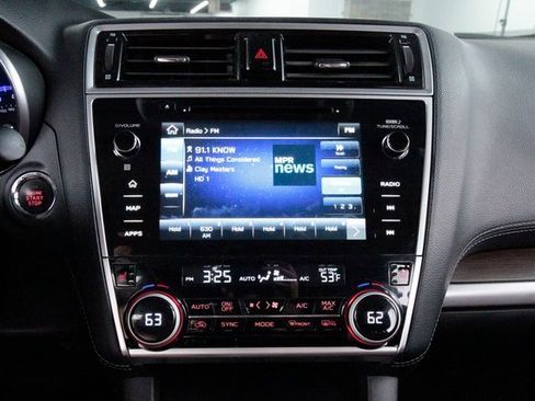 Used 2018 Subaru Outback 2.5i Touring image 12