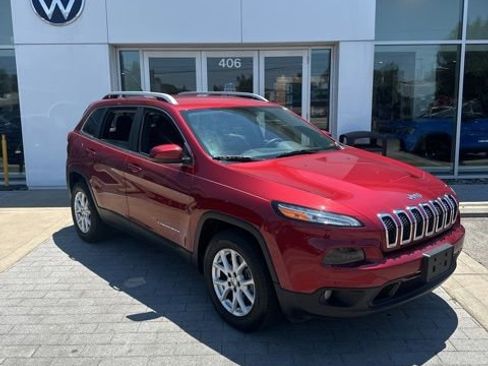 Used 2017 Jeep Cherokee Latitude w/ Comfort/Convenience Group AWD/4WD image 1
