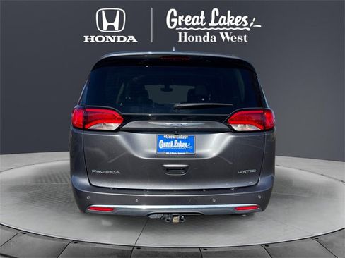 Used 2019 Chrysler Pacifica Limited image 4