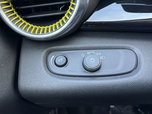 New 2026 Chevrolet Trax ACTIV w/ Sunroof Package FWD image 18