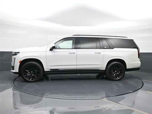 Used 2023 Cadillac Escalade ESV Sport Platinum w/ LPO, ONYX Package image 5