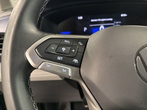 Used 2024 Volkswagen Taos SE image 17