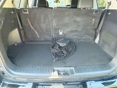 Used 2023 Toyota Highlander XLE AWD/4WD image 24