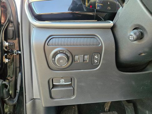 Used 2023 Jeep Wagoneer 4WD image 17