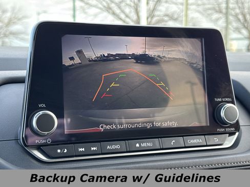 Used 2024 Nissan Rogue SV image 9