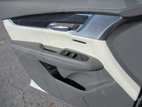 Used 2023 Cadillac XT6 Premium Luxury image 27