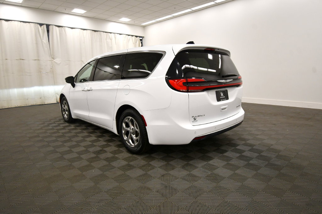 Used 2024 Chrysler Pacifica Limited FWD image 5