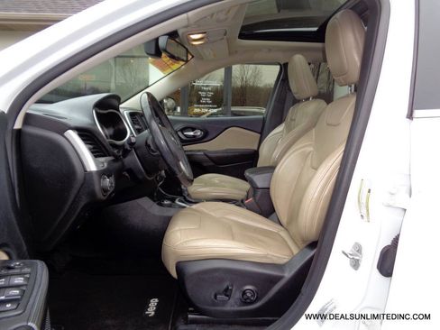 Used 2017 Jeep Cherokee Limited AWD/4WD image 10