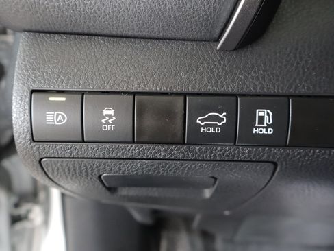 Used 2023 Toyota Camry SE image 19