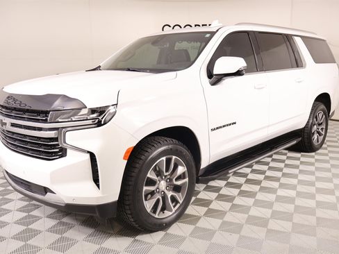 Used 2022 Chevrolet Suburban LT w/ Luxury Package image 10