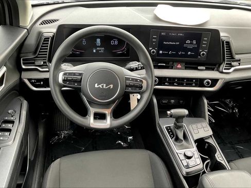 Used 2023 Kia Sportage LX image 5
