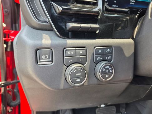 Used 2022 Chevrolet Silverado 1500 ZR2 w/ Technology Package AWD/4WD image 23