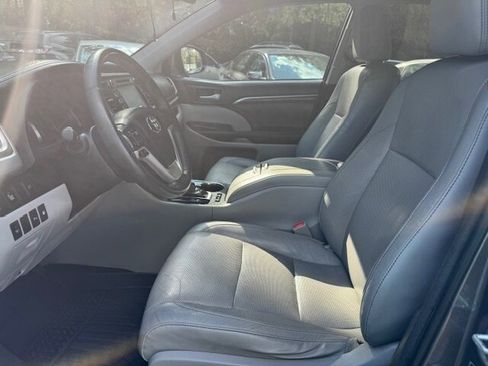 Used 2015 Toyota Highlander Limited image 7