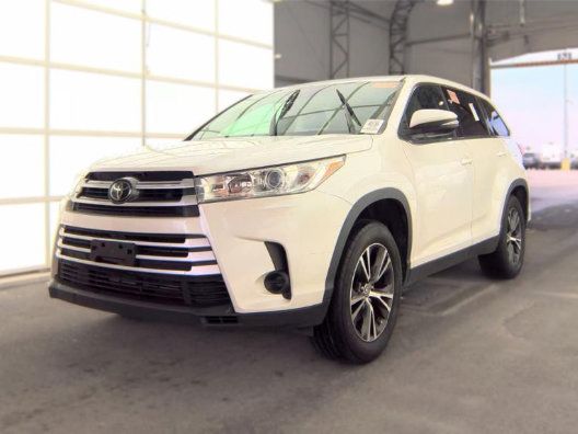 Used 2019 Toyota Highlander LE FWD image 3