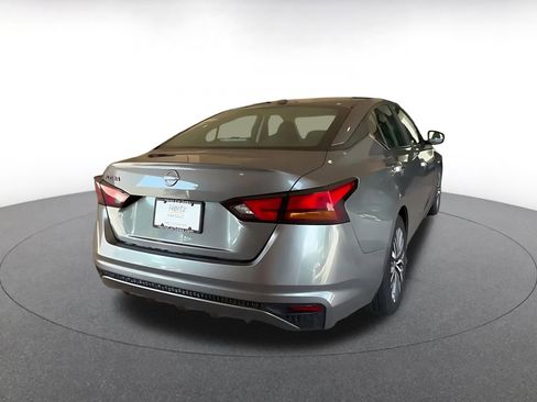 Used 2025 Nissan Altima 2.5 SV FWD image 15