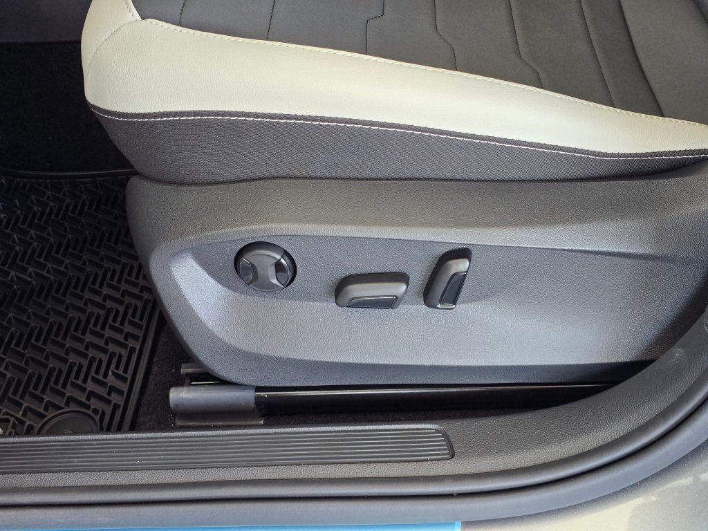 New 2026 Volkswagen Taos SE AWD/4WD image 21