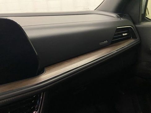 Used 2025 Chevrolet Tahoe High Country AWD/4WD image 21