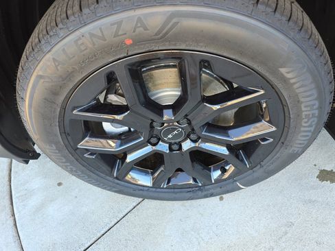 New 2025 Honda Pilot Touring image 11