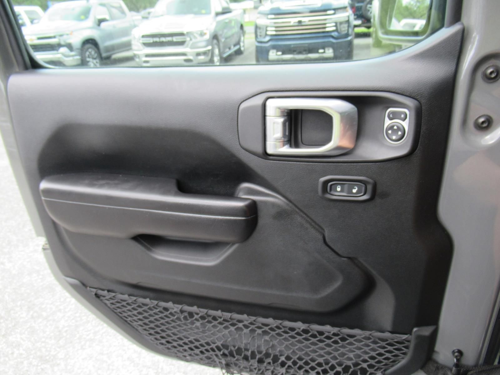 Used 2021 Jeep Gladiator Mojave w/ Trailer Tow Package AWD/4WD image 21