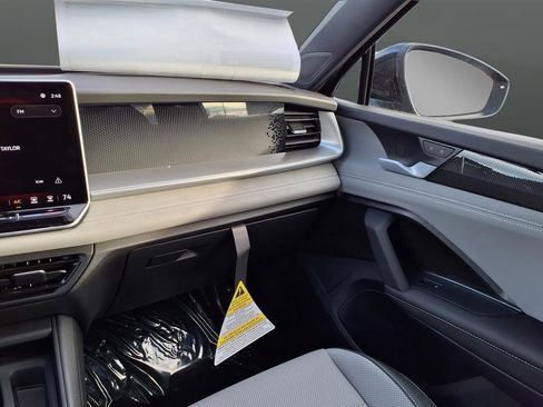 New 2026 Volkswagen Tiguan SE R-Line image 25