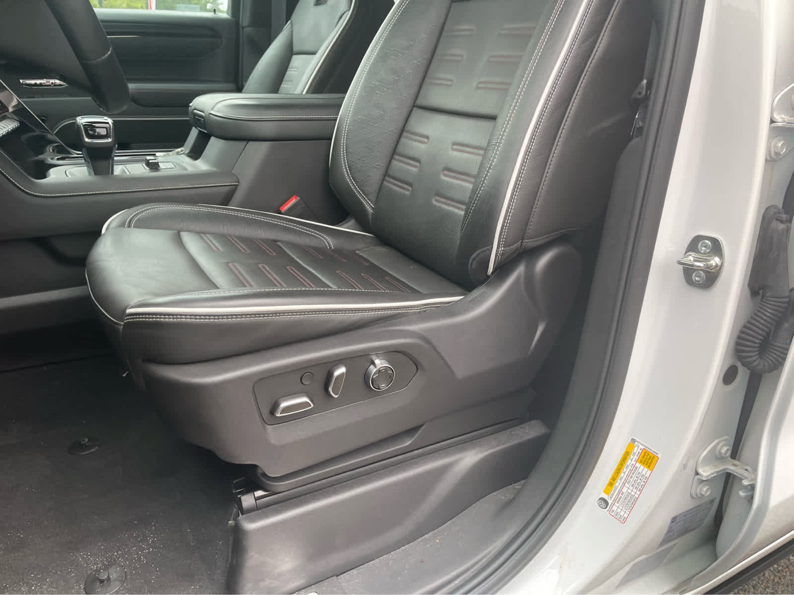 Used 2025 GMC Sierra 1500 AT4X w/ AT4X AEV Edition AWD/4WD image 13
