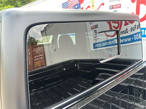 New 2025 Jeep Gladiator Sport image 21