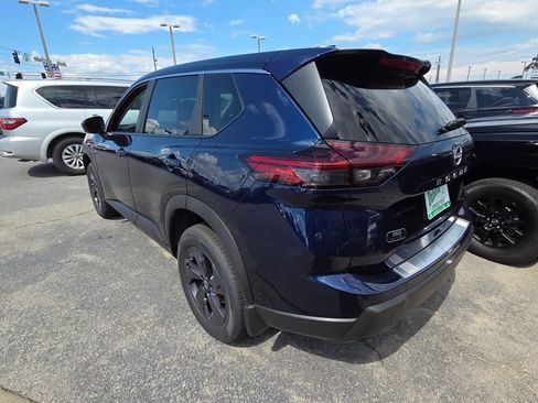 New 2026 Nissan Rogue SV FWD image 8