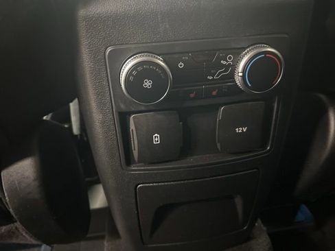 Used 2023 Ford Explorer Limited image 9