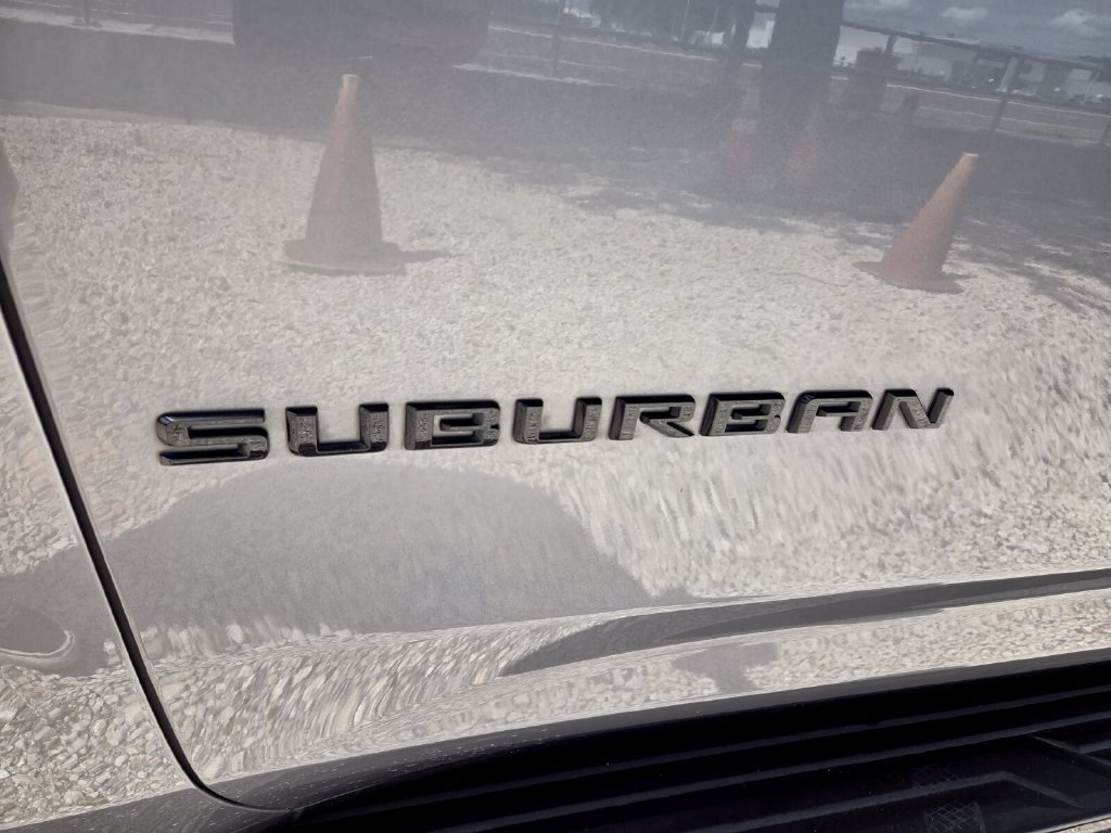 Used 2021 Chevrolet Suburban RST RWD image 3