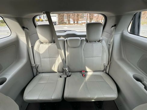 Used 2020 Kia Sedona L image 20