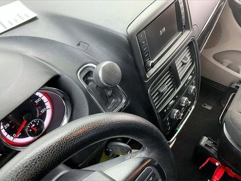 Used 2017 Dodge Grand Caravan SE image 15
