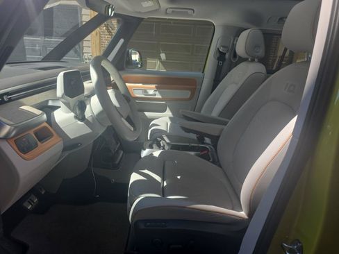 Used 2025 Volkswagen ID. Buzz 1st Edition RWD image 3