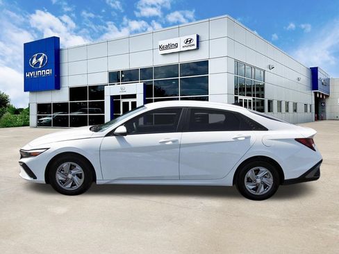 Certified 2026 Hyundai Elantra SE FWD image 8